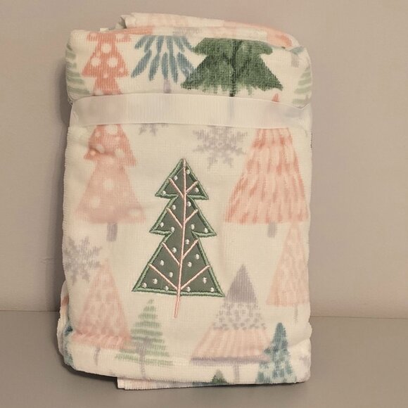 NWT Cupcakes and Cashmere Pink Tree Hand Towels - Set of 2 - Picture 2 of 3